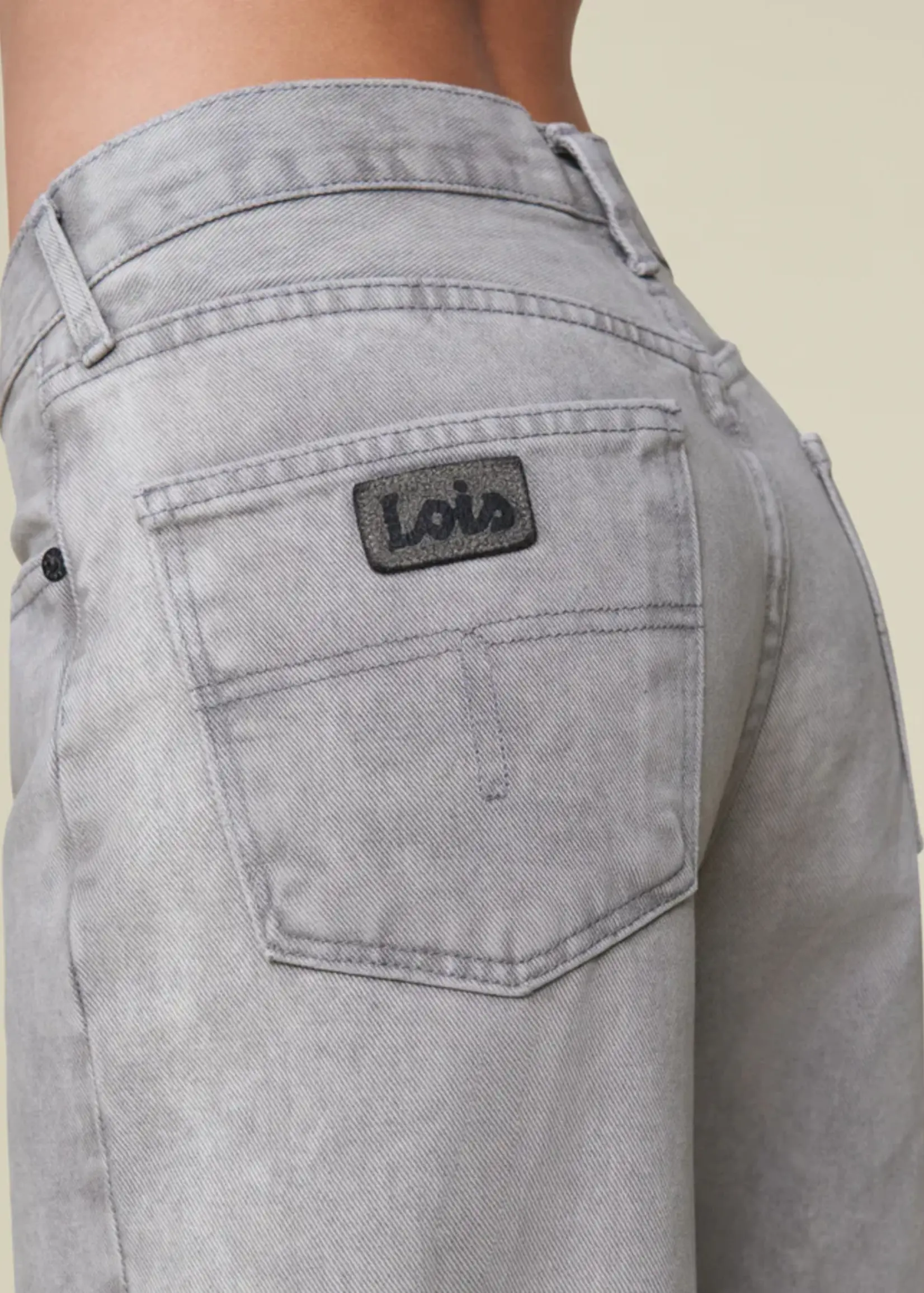 Lois Skater loose grey snow