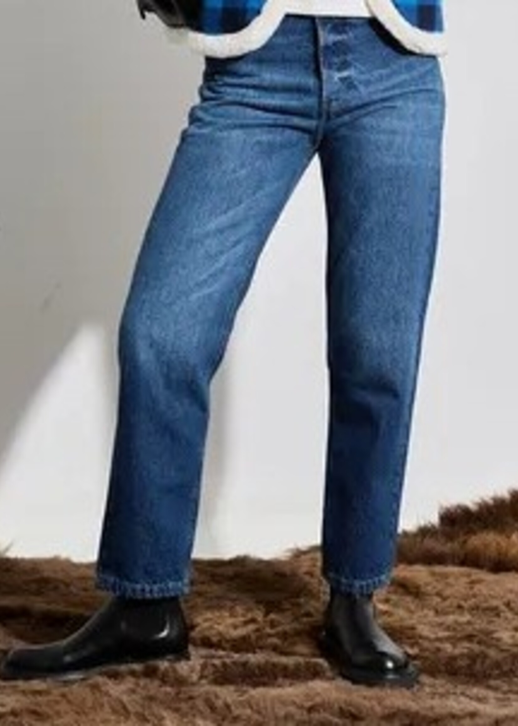 Lois Dana distressed double stone