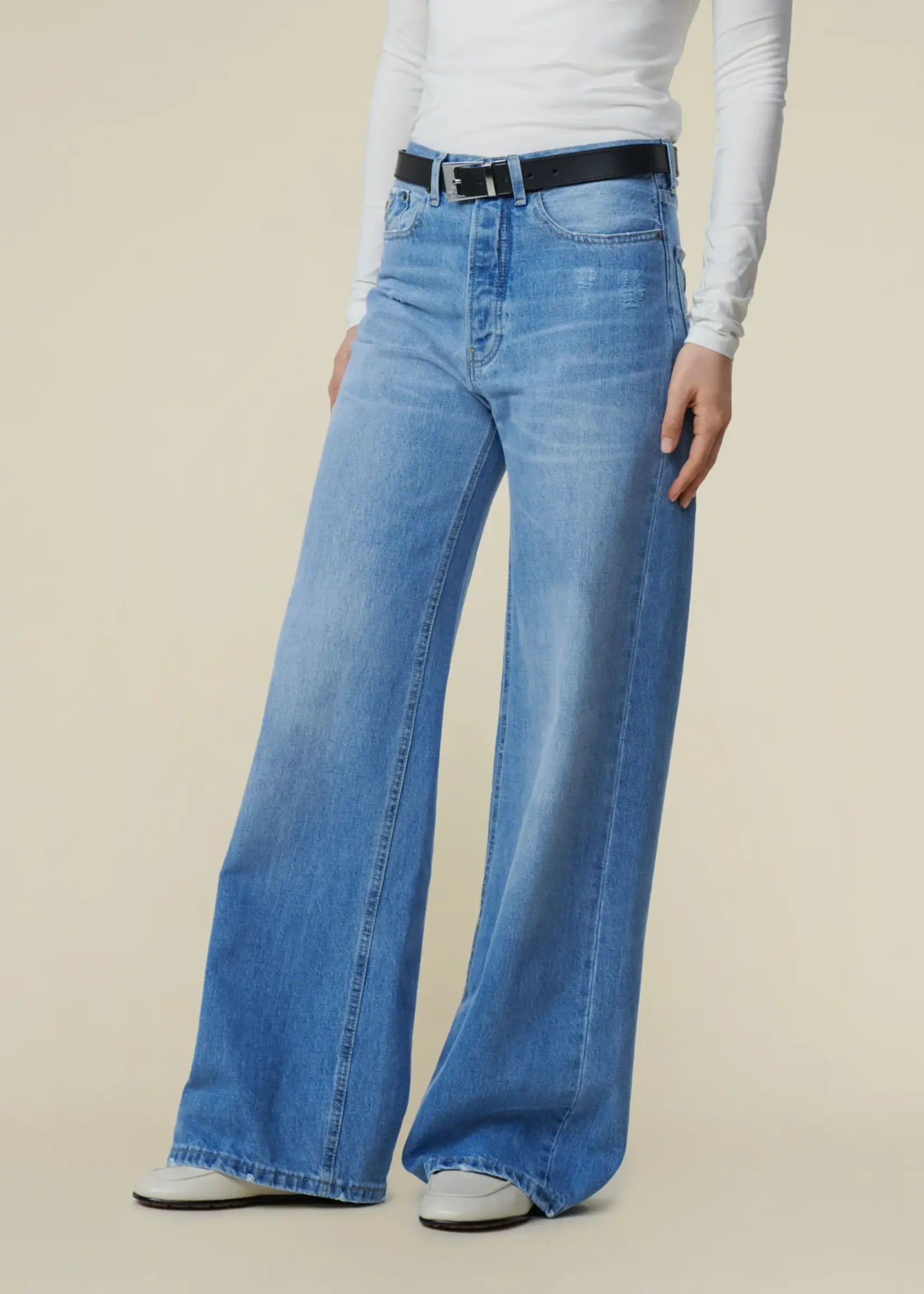 Lois Skater loose miller pale