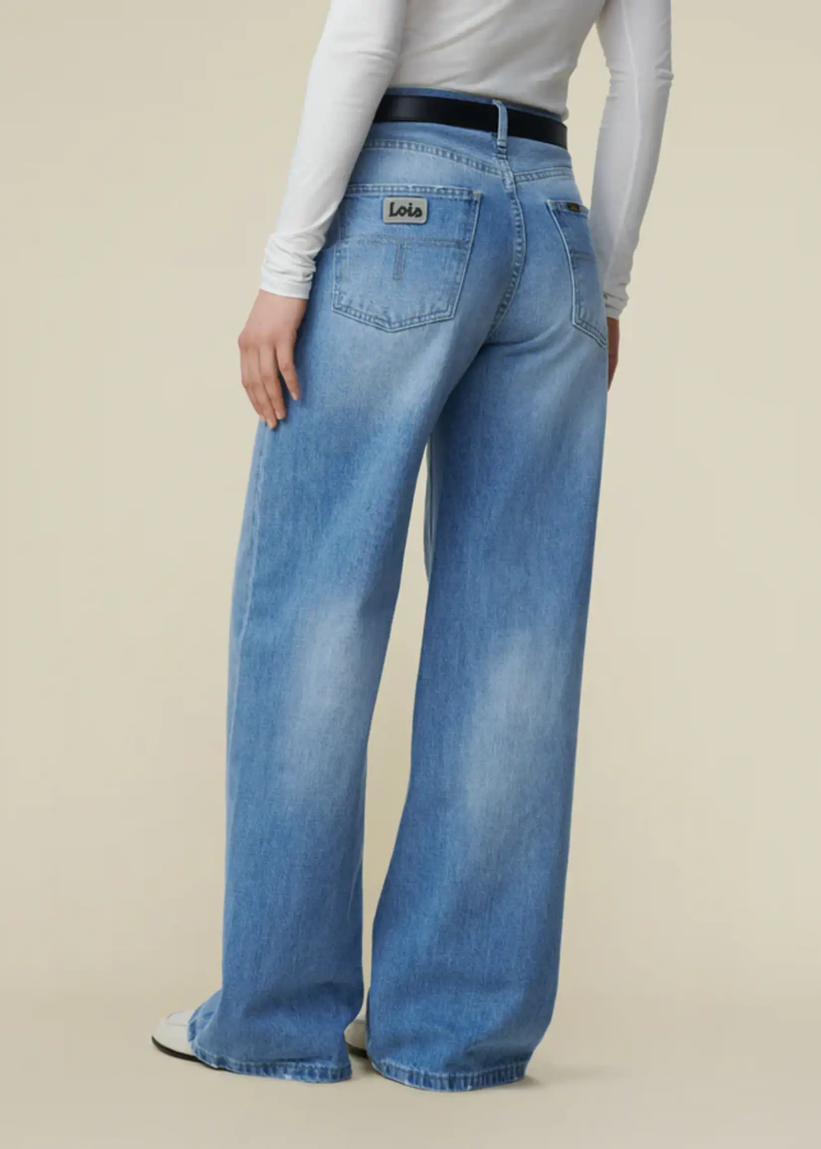 Lois Skater loose miller pale