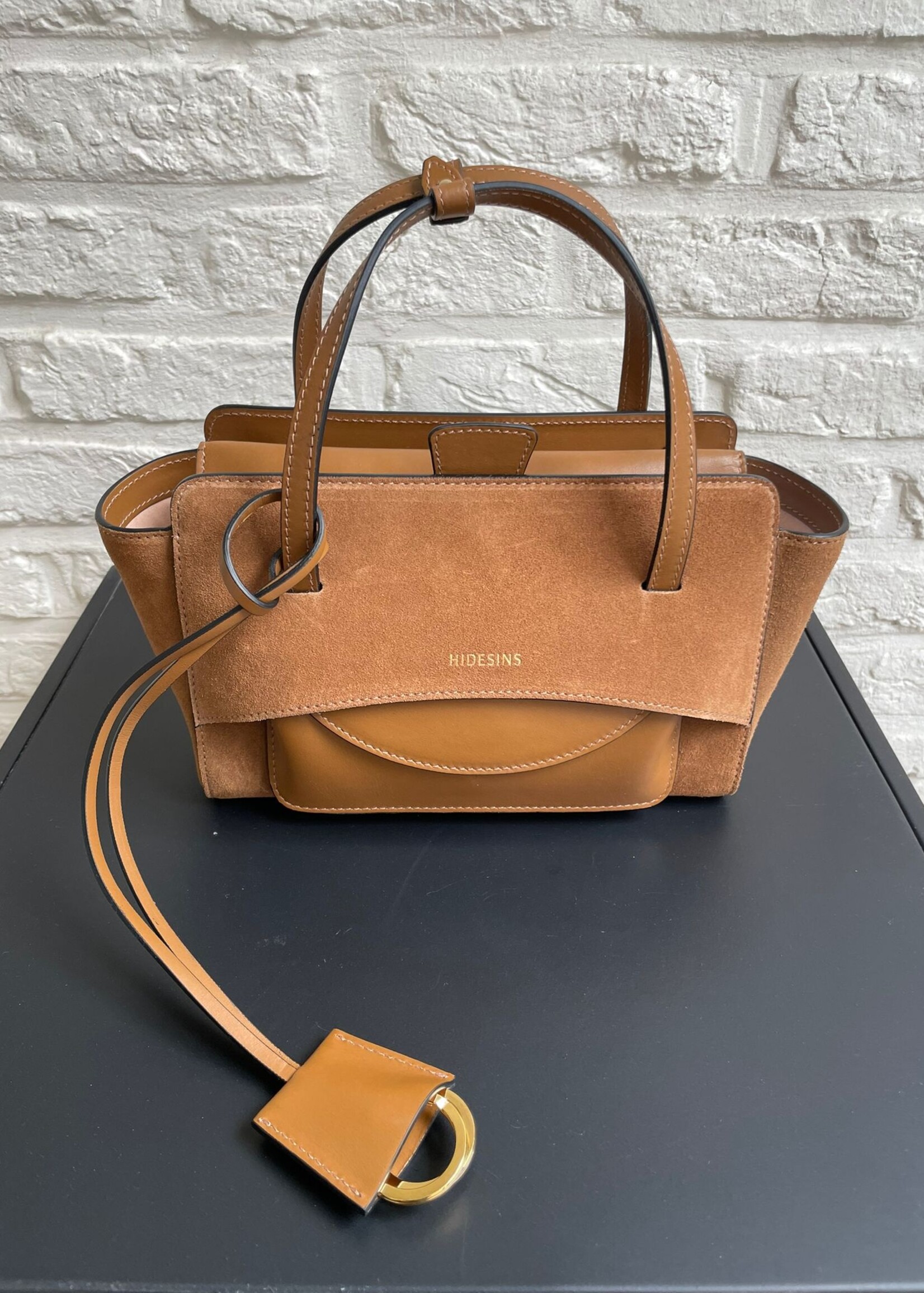 Hidesins Flap S cognac suede