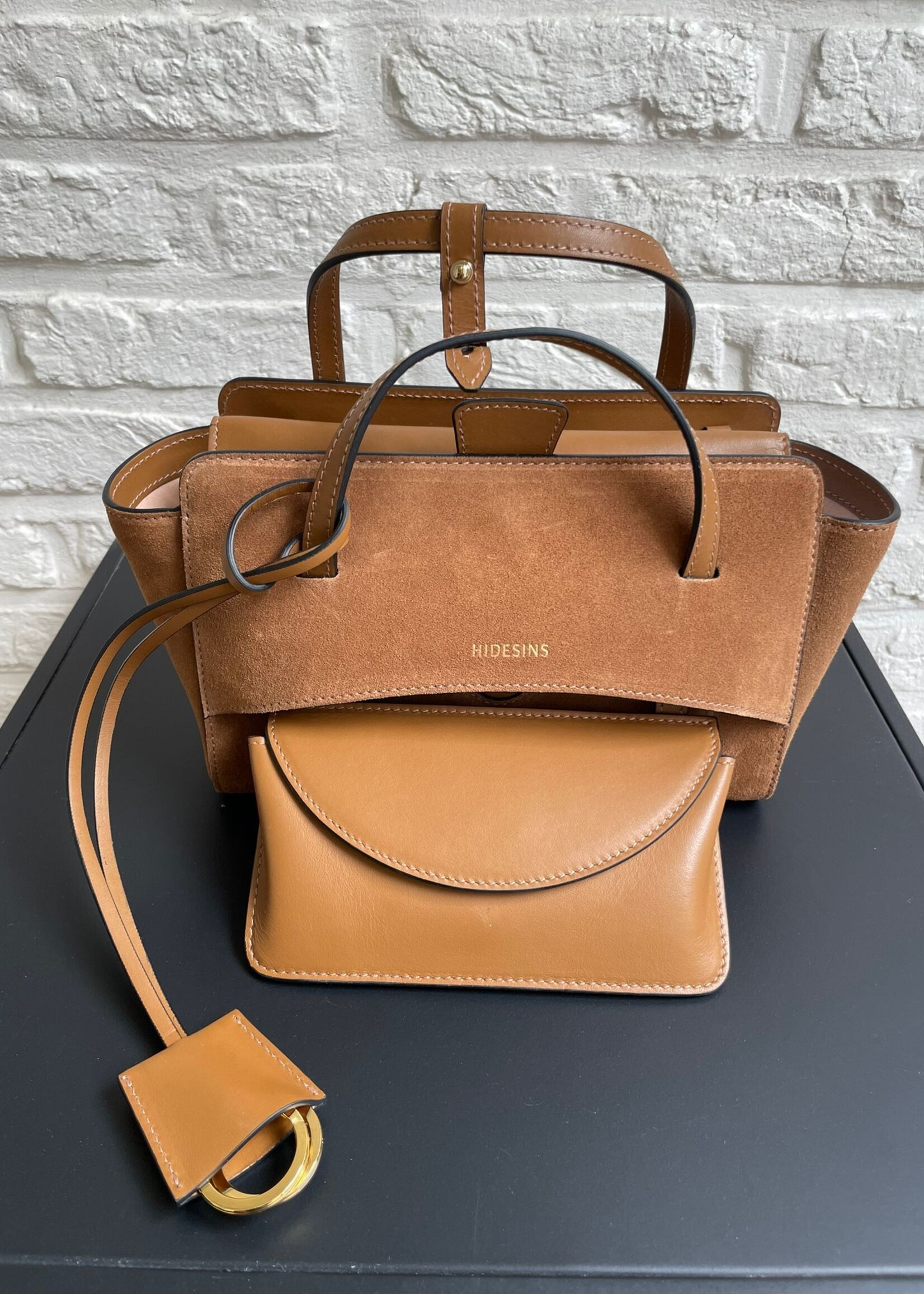 Hidesins Flap S cognac suede