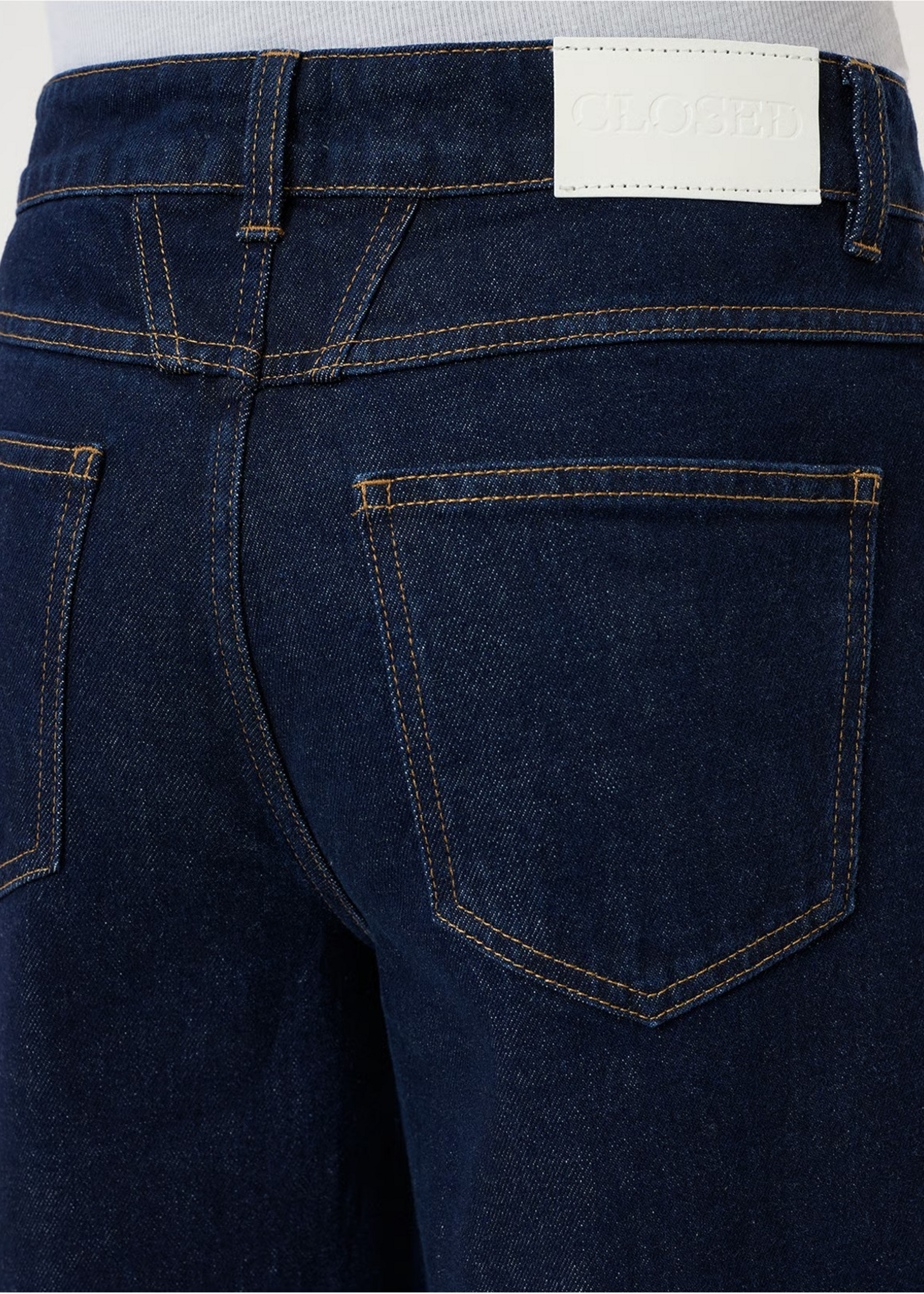 Closed C21004 05A 2M DBL Glow up