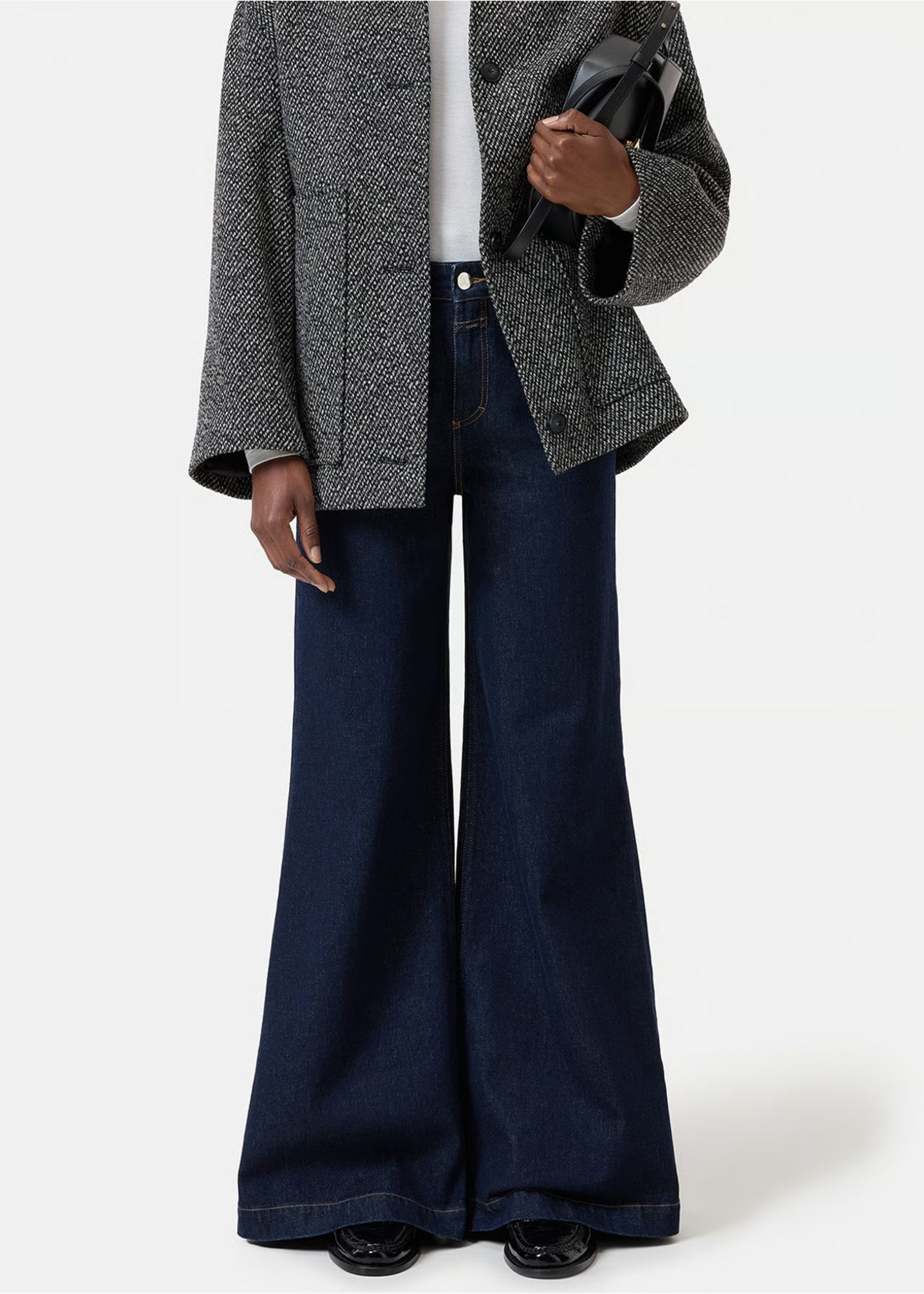 Closed C21004 05A 2M DBL Glow up