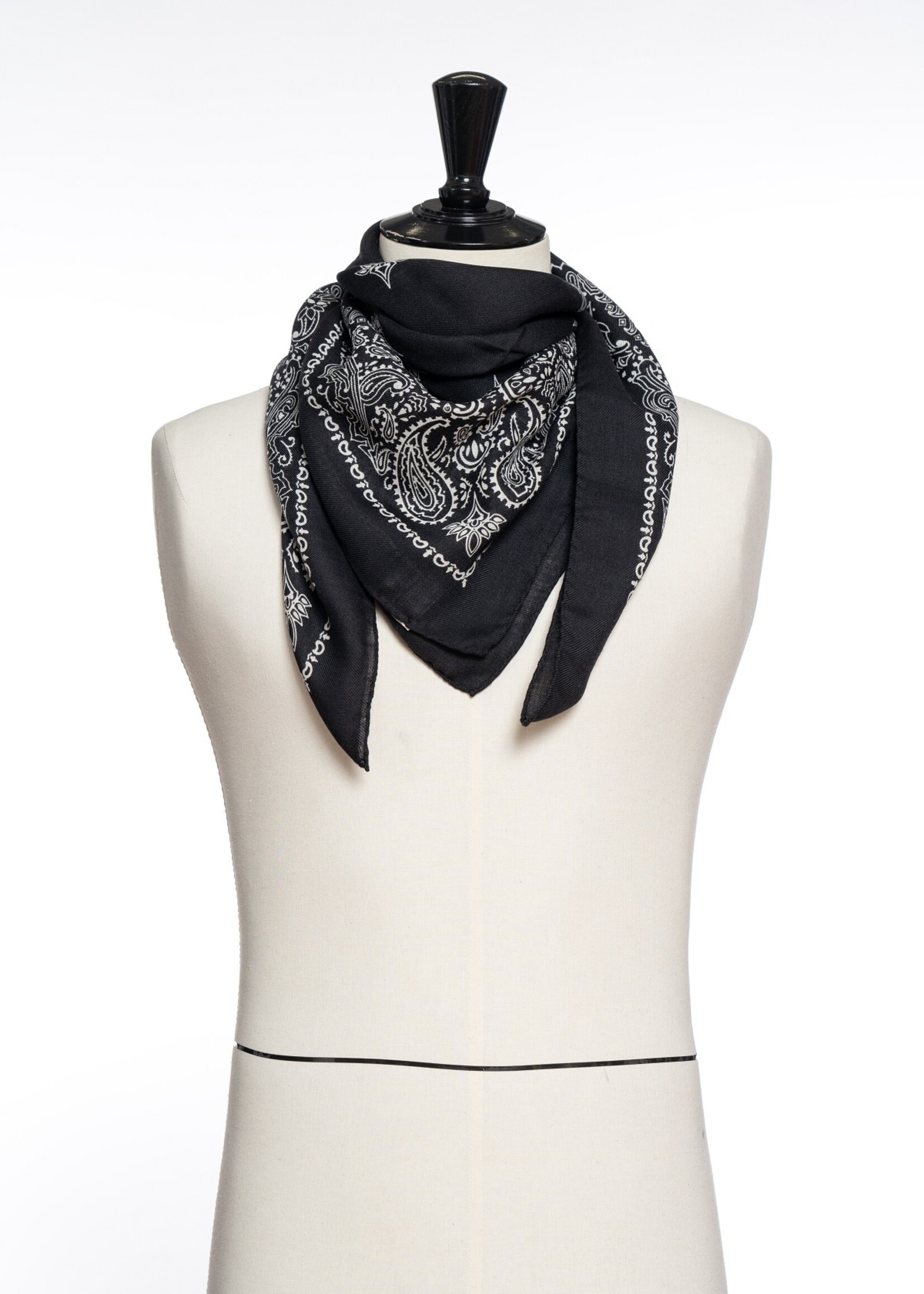 Destin Judy carre black 90 x 90 100% wol