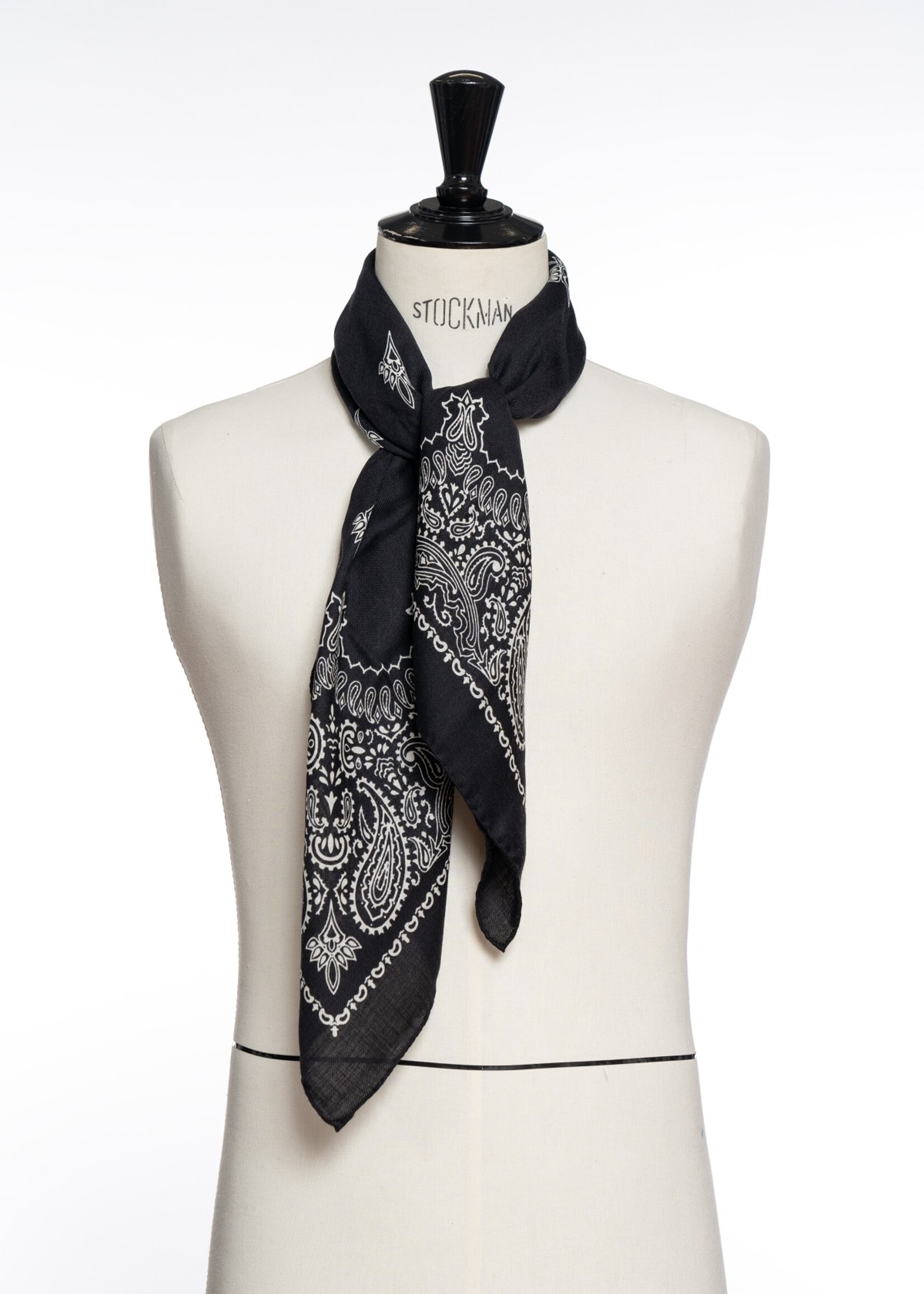 Destin Judy carre black 90 x 90 100% wol