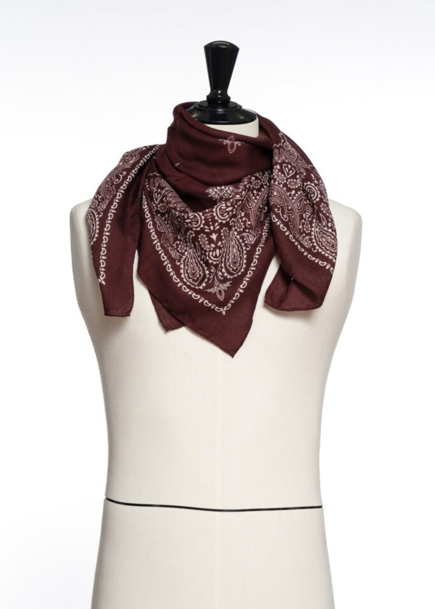 Destin Judy carre port 90 x 90 100% wol