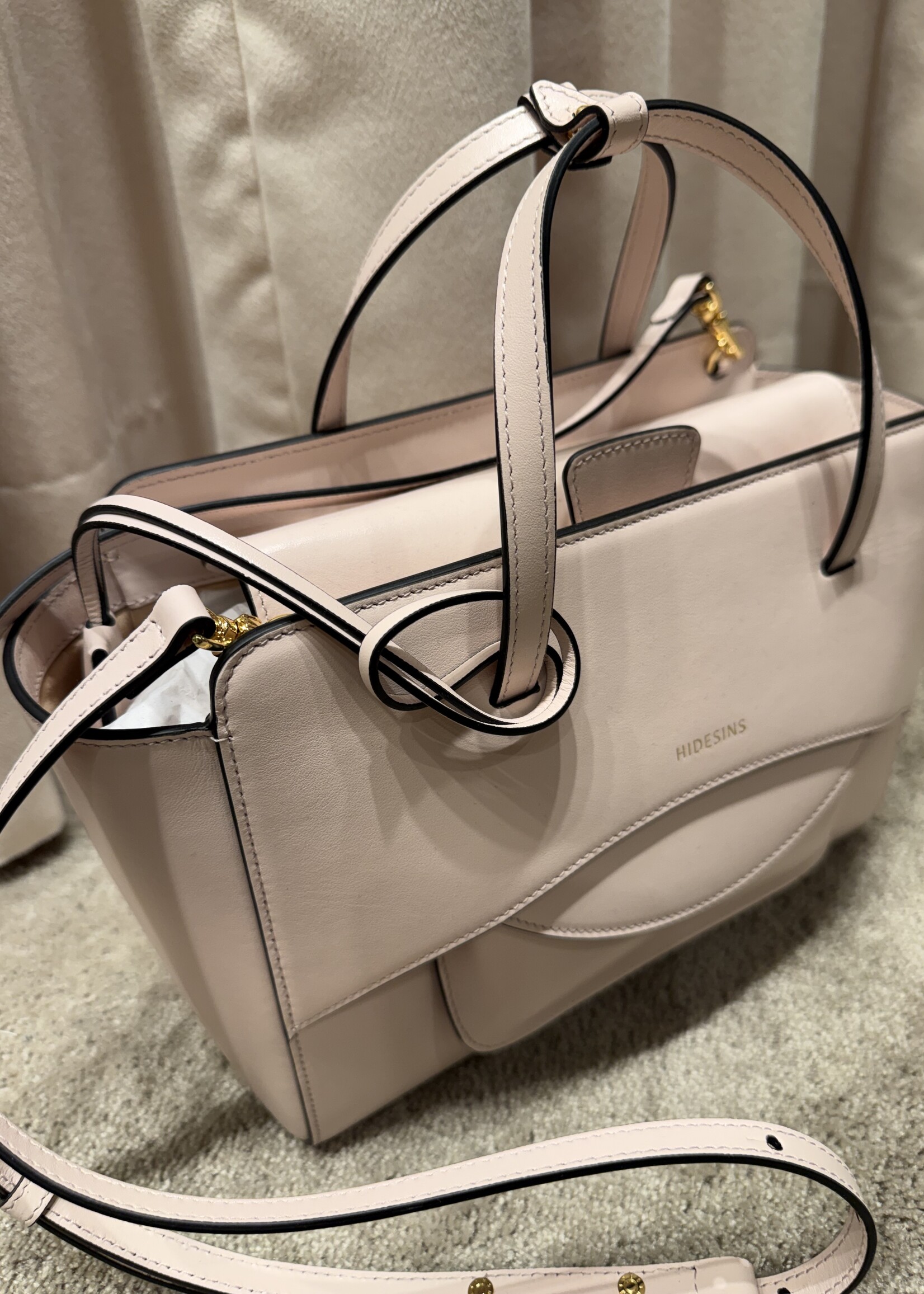 Hidesins Flap M premiere Cipria