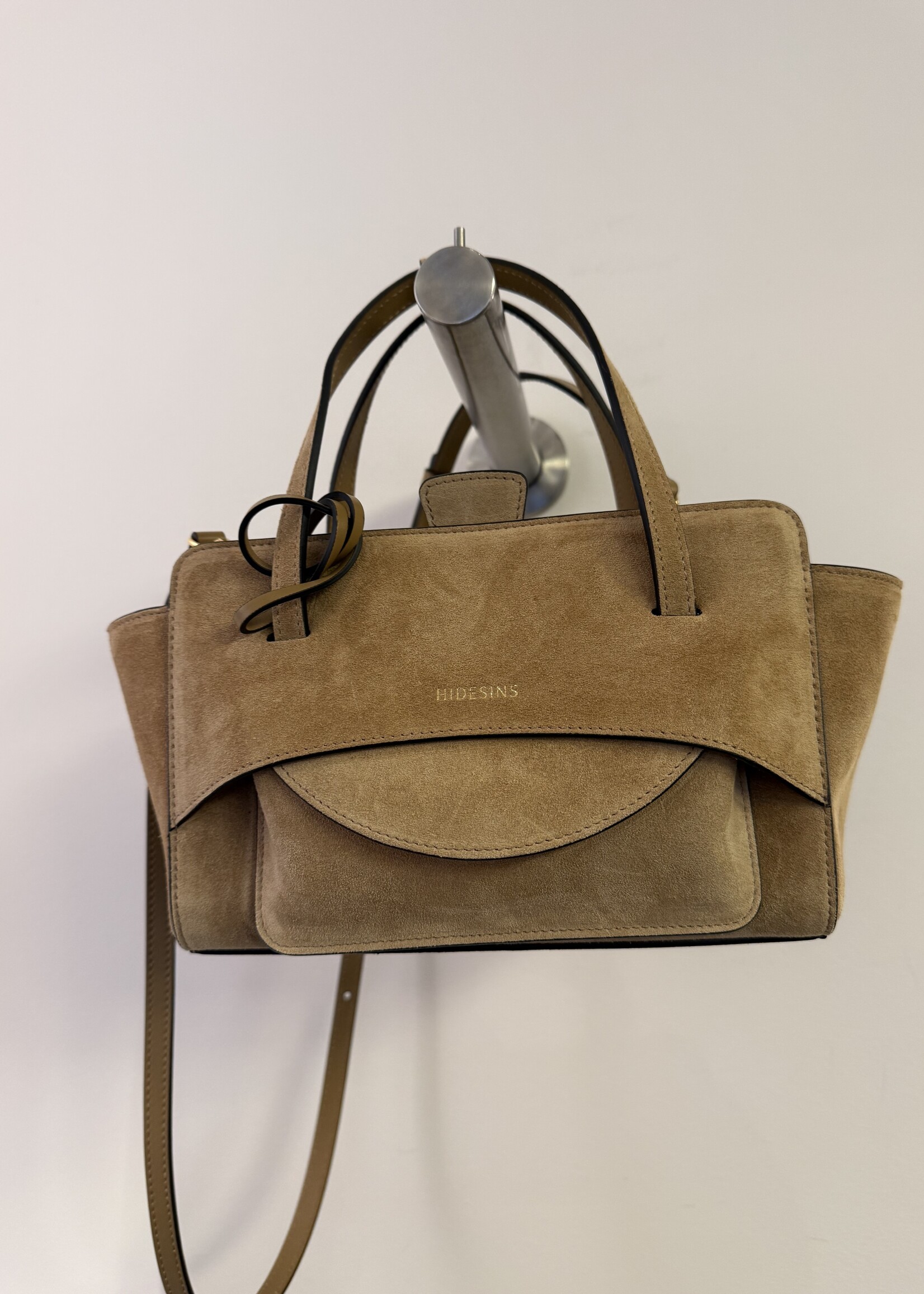 Hidesins Flap S suede camel
