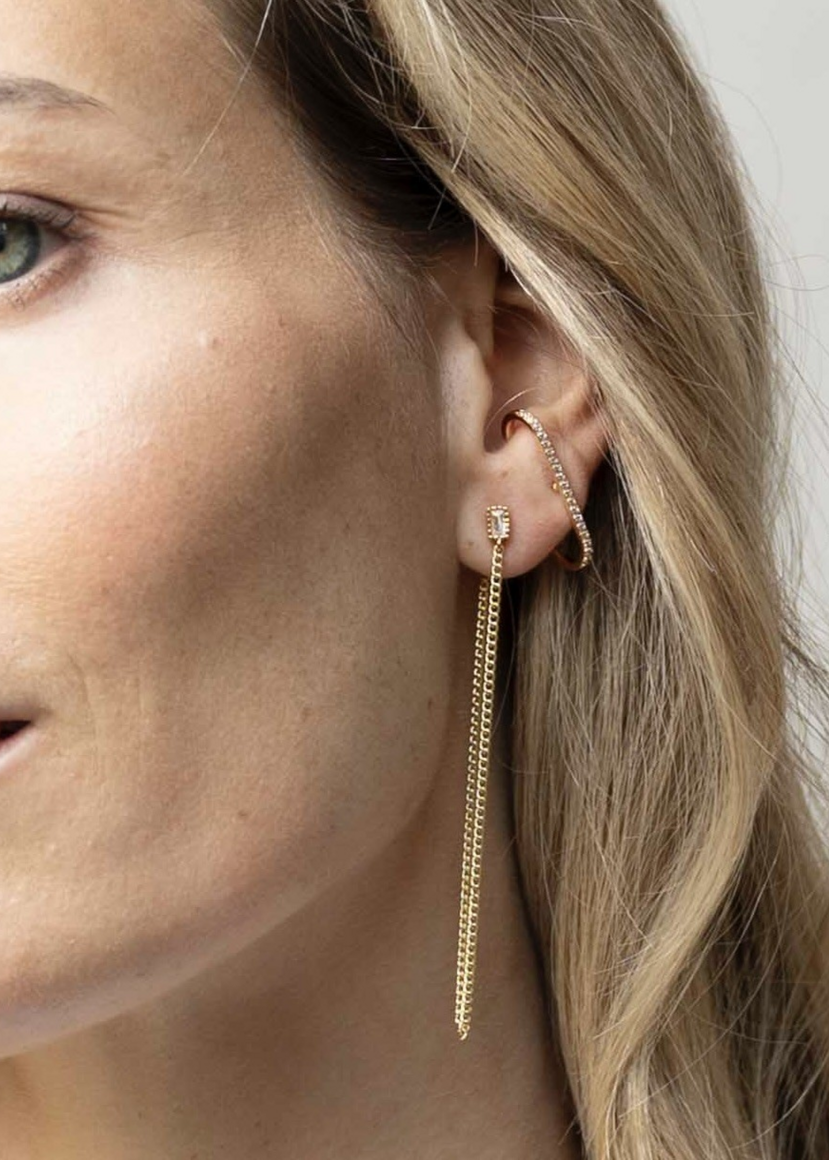 Ellen Beekmans Enkel oorbel ovaal