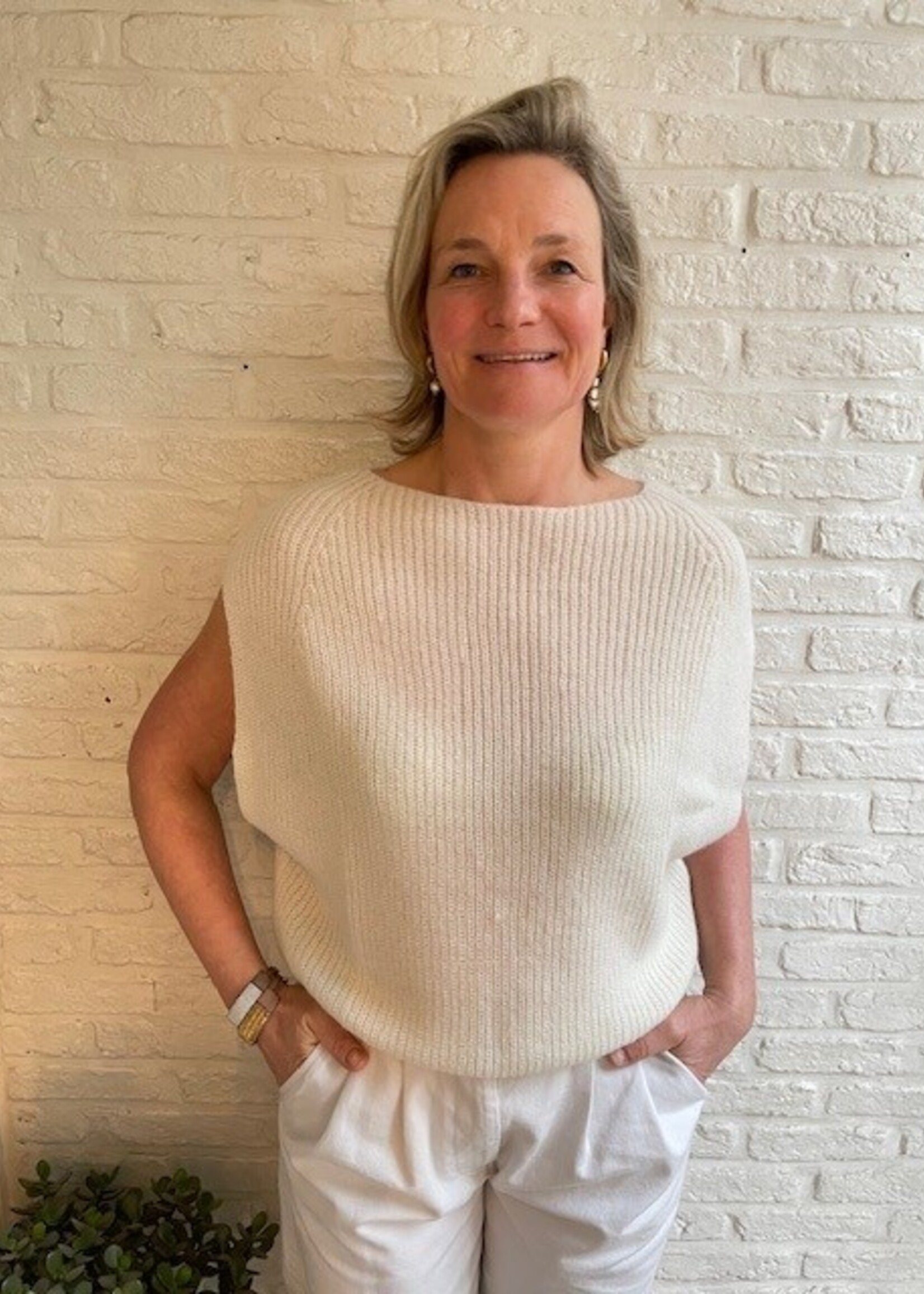 Jane K Pull sleeveless patent lightweight