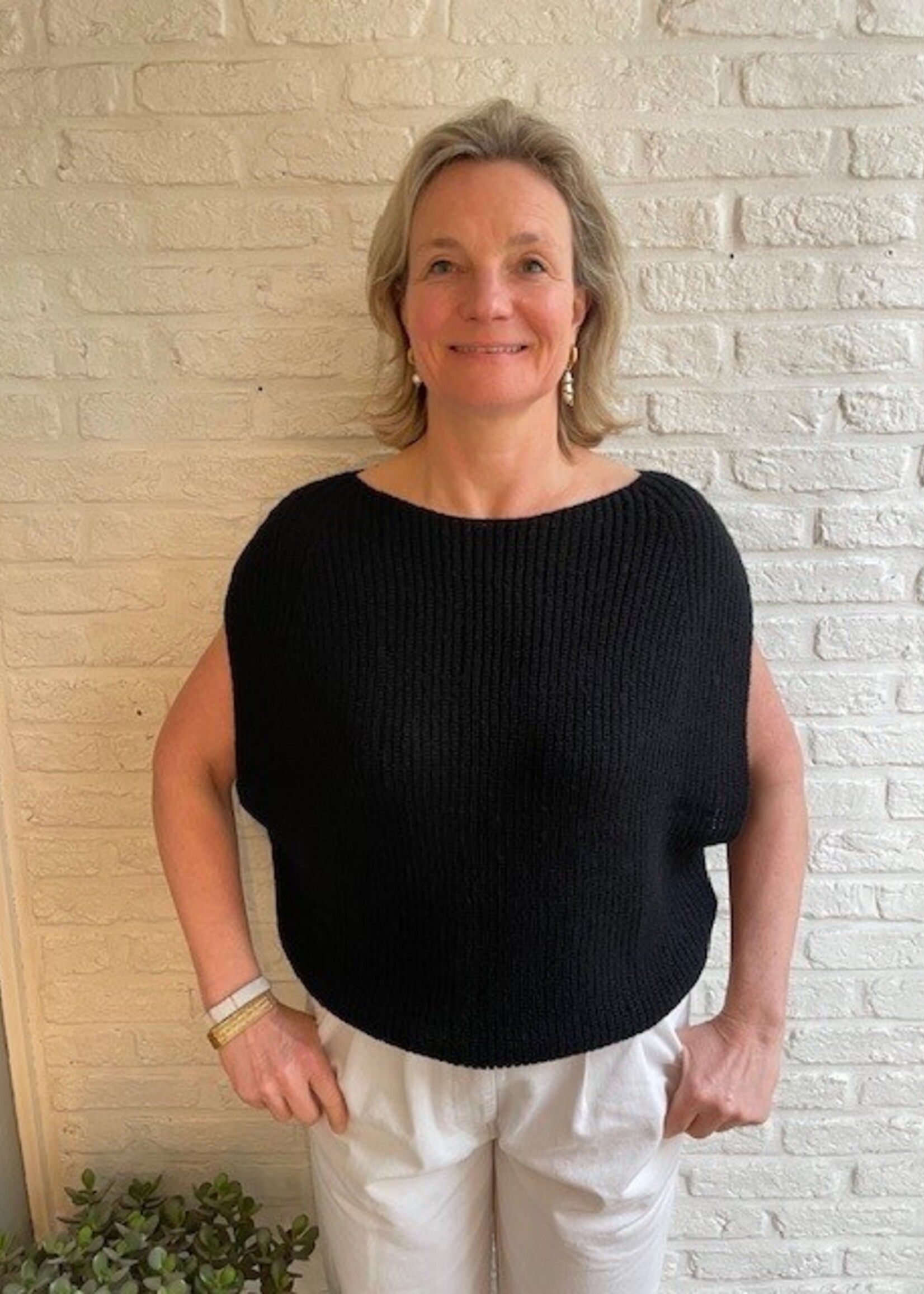 Jane K Pull sleeveless patent lightweight