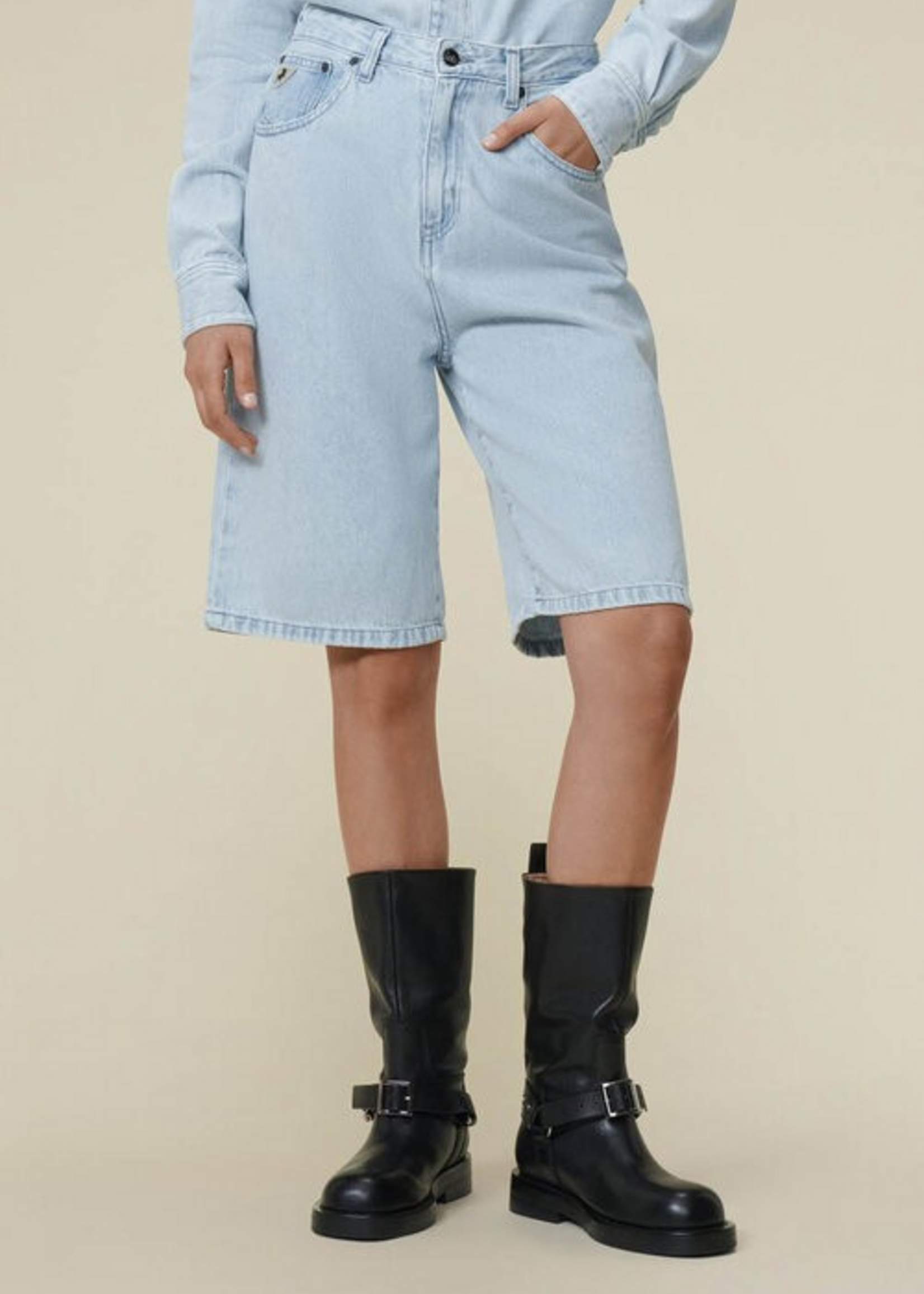 Lois Camille short 3320 7973