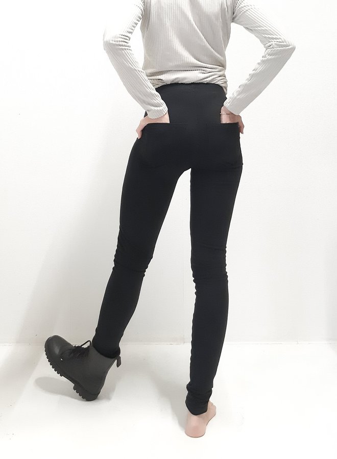 Black jeans look tregging with back pockets