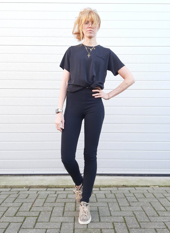 Black jeans look tregging with back pockets