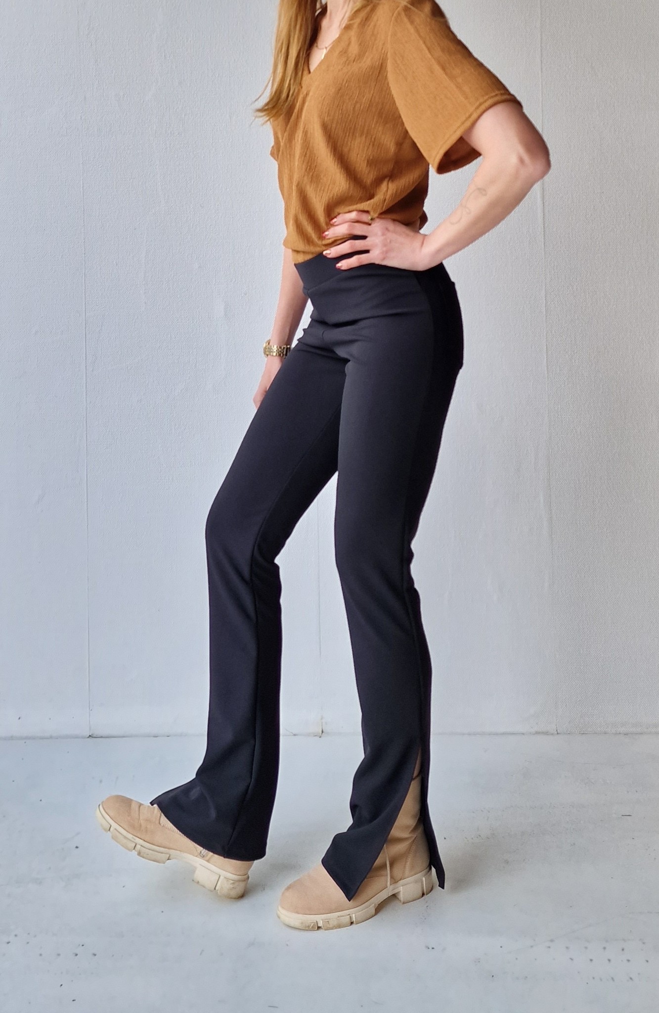 Split broek | zwart | split zijkant | tall - Madameliz via Langeleggings.nl  -- duurzaam, comfortabel & extra lang