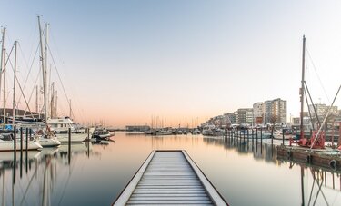 Behalten Sie mit Hilfe von Kameras den Überblick über den Hafen.