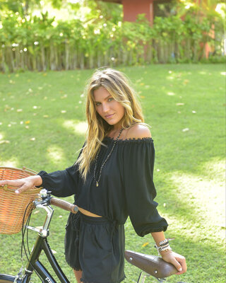 Hot Lava Short Fringe Black