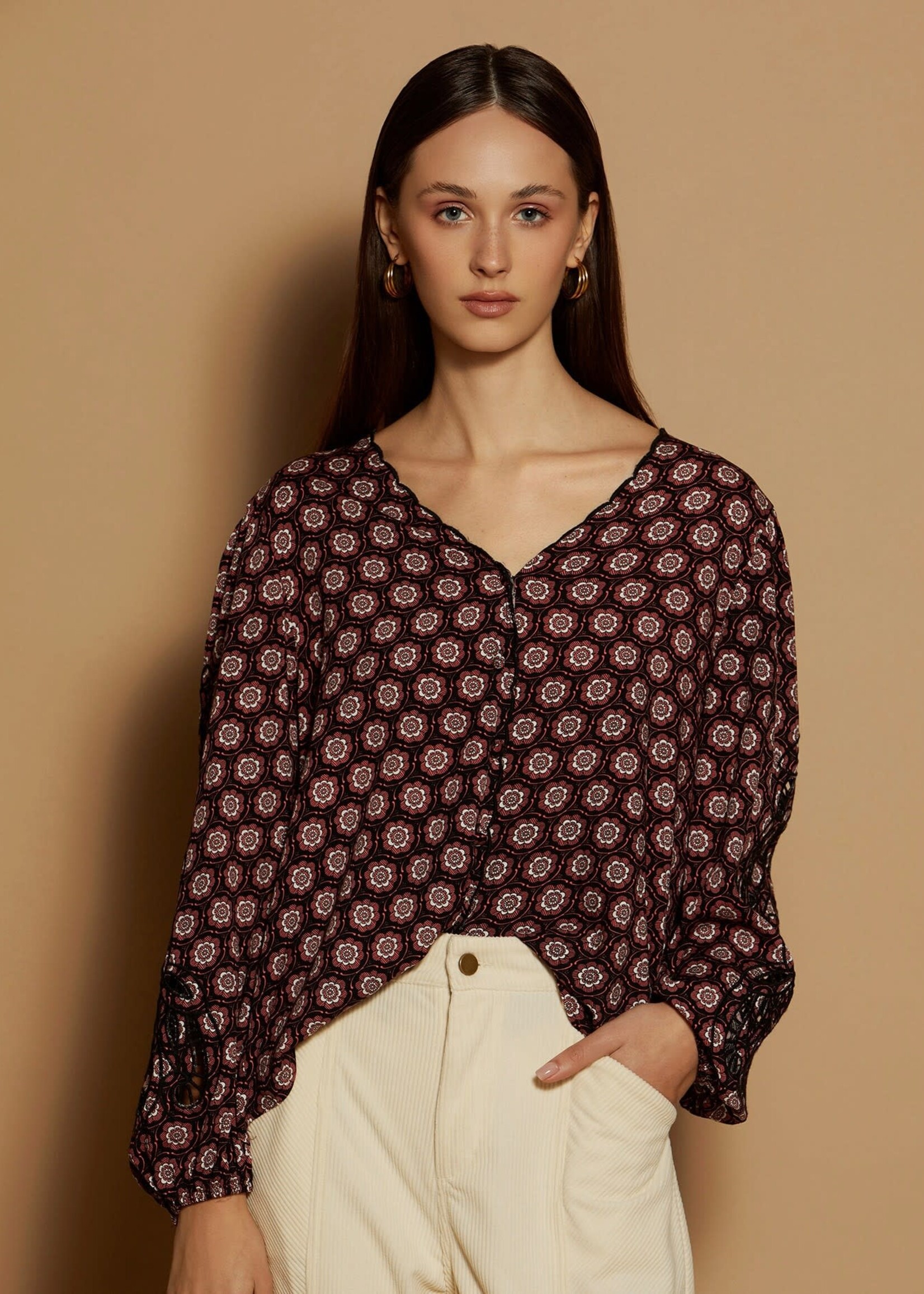 Meisïe Embroidered Blouse Red