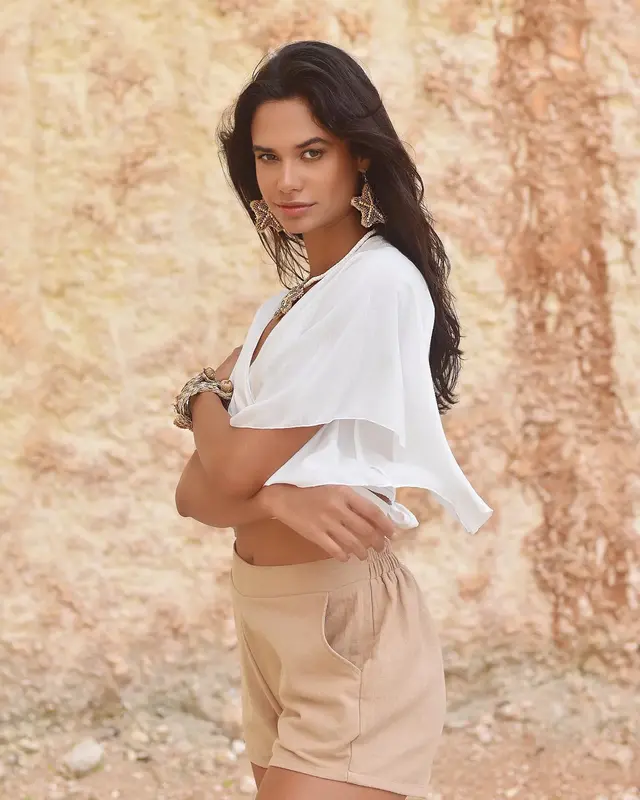 Hot Lava Blouse Luciana Ivory