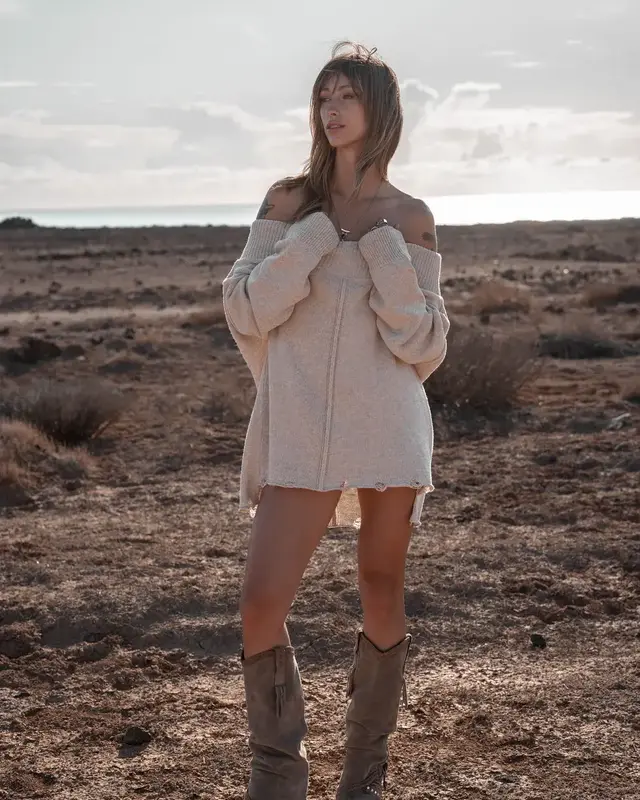 Moost Wanted Lola Off Shoulder Sweater Light Beige