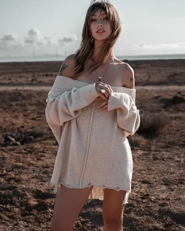 Moost Wanted Lola Off Shoulder Sweater Light Beige