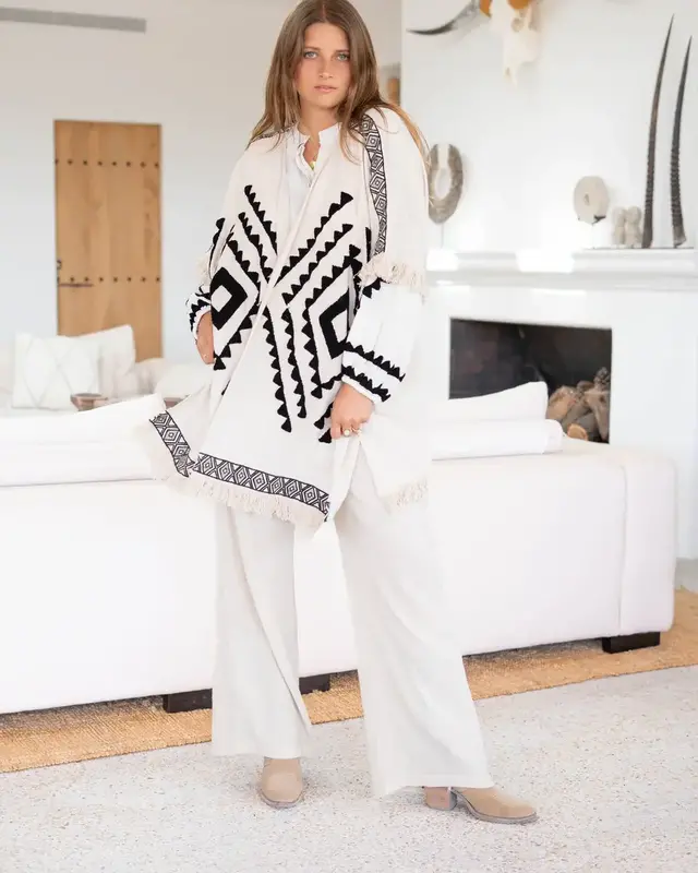 Ibzmode Poncho Ventana Arena Ecru