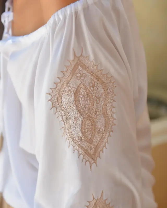 Hot Lava Blouse Terri Ivory/Taupe