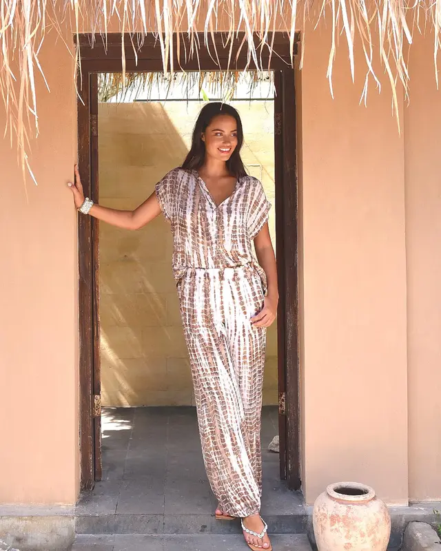 Hot Lava Top Amalfi Moonstone Earth