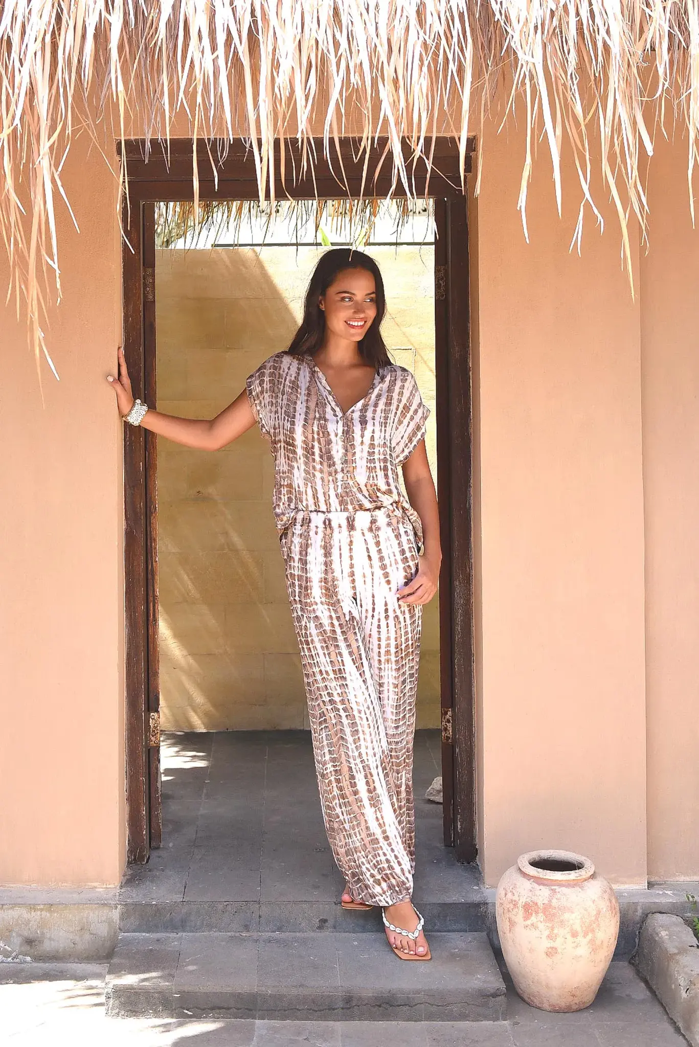 Hot Lava Top Amalfi Moonstone Earth