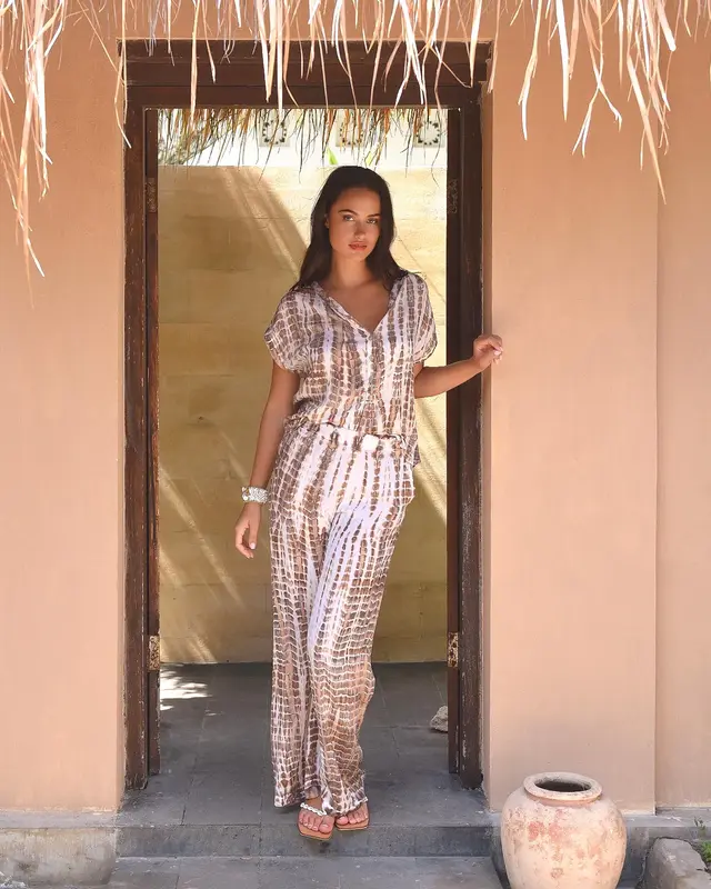 Hot Lava Top Amalfi Moonstone Earth