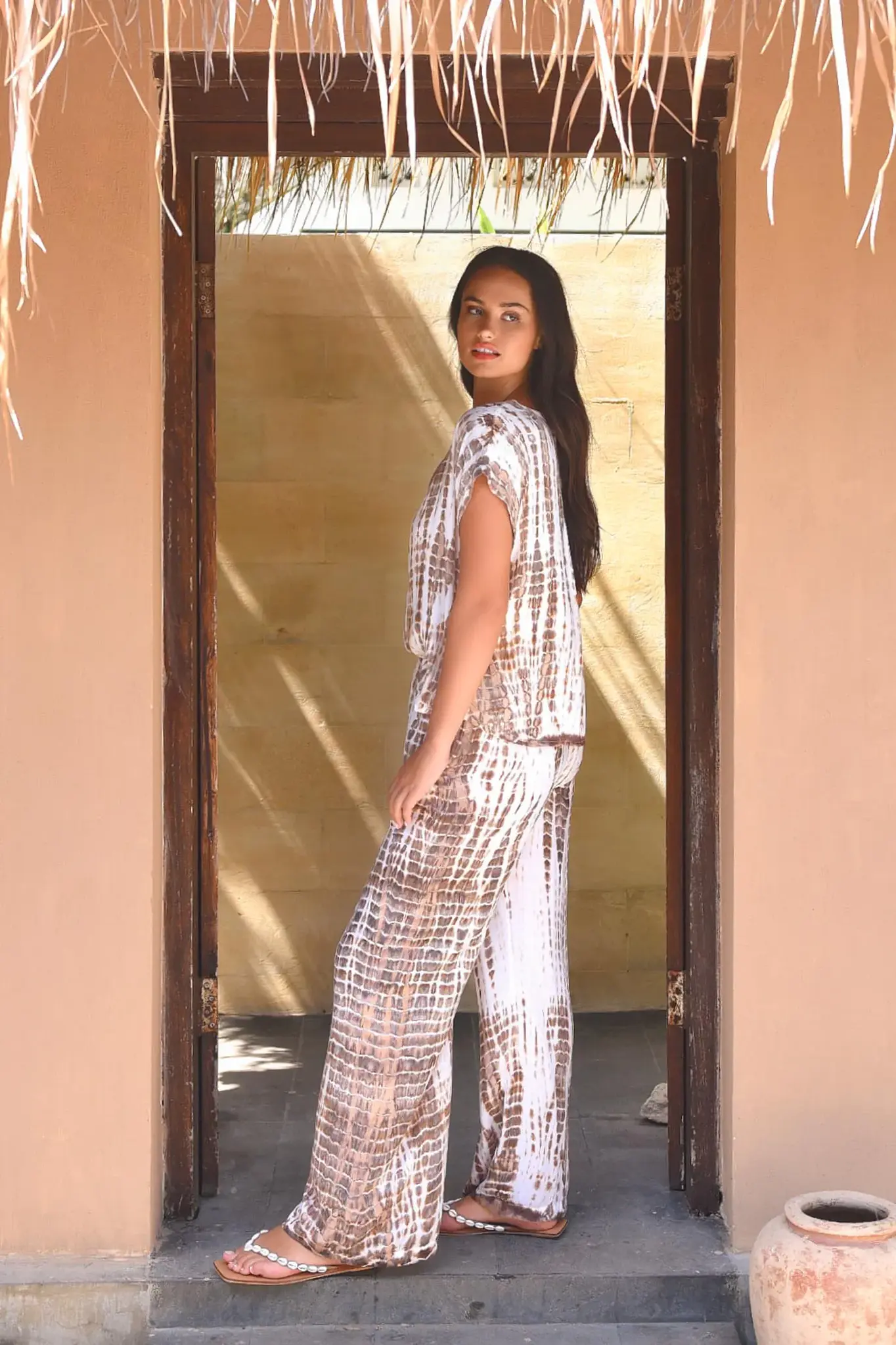 Hot Lava Top Amalfi Moonstone Earth