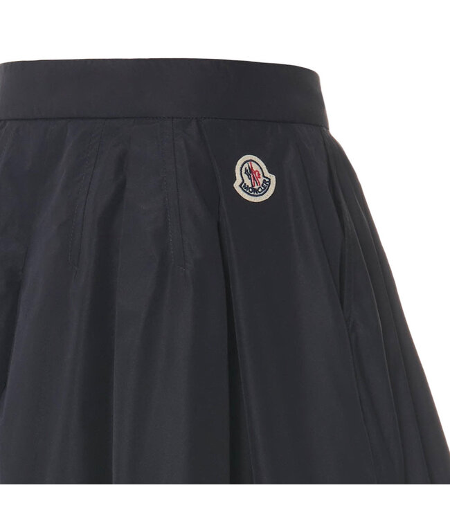 Moncler SHORTS L19542B00002_598AK_77A