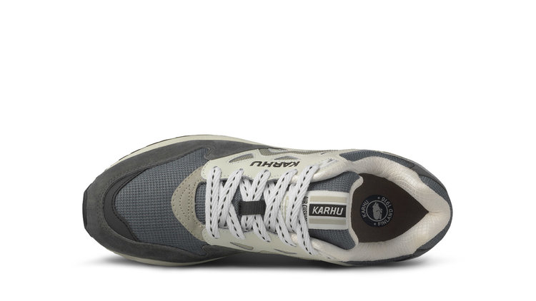Karhu Karhu Legacy 96 'Gunmetal / Abbey Stone'