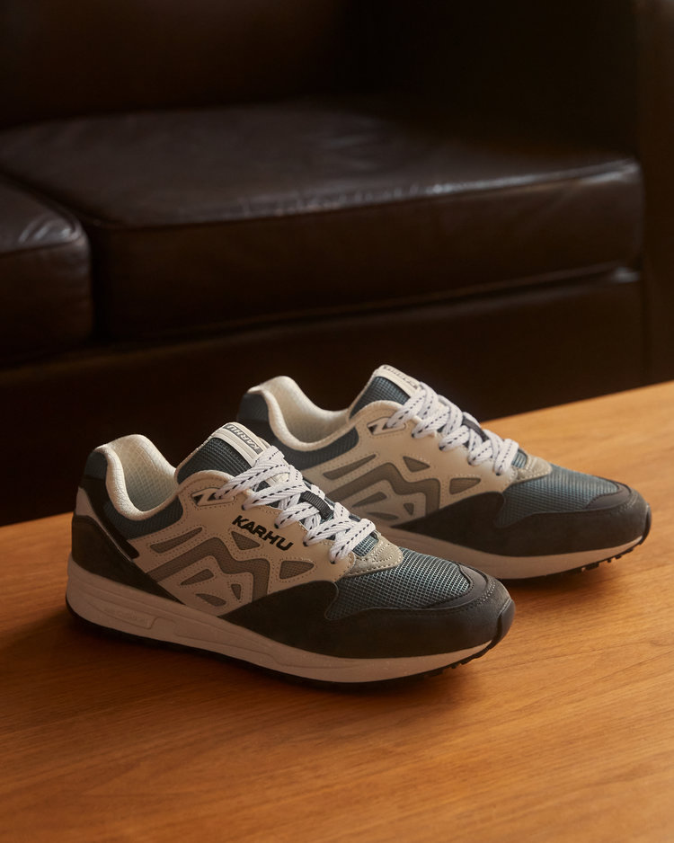 Karhu Karhu Legacy 96 'Gunmetal / Abbey Stone'