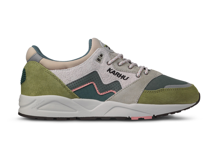 Karhu Aria 95 'Sphagnum / Dark Forest'
