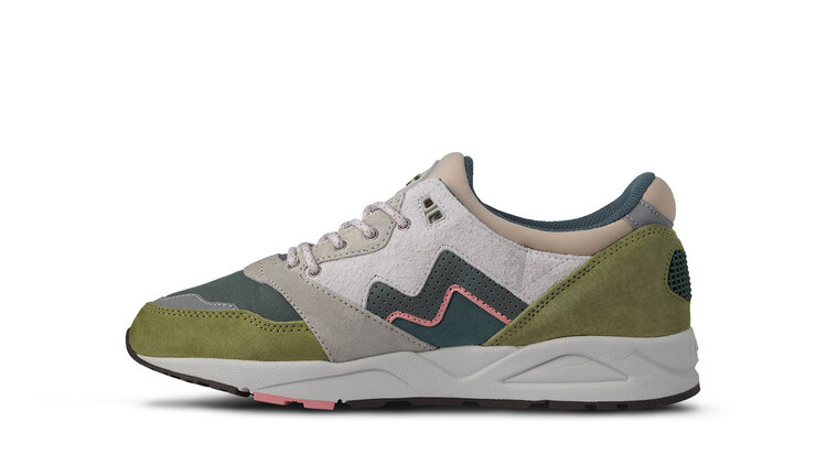 Karhu Aria 95 'Sphagnum / Dark Forest'
