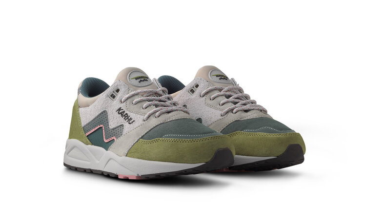 Karhu Aria 95 'Sphagnum / Dark Forest'