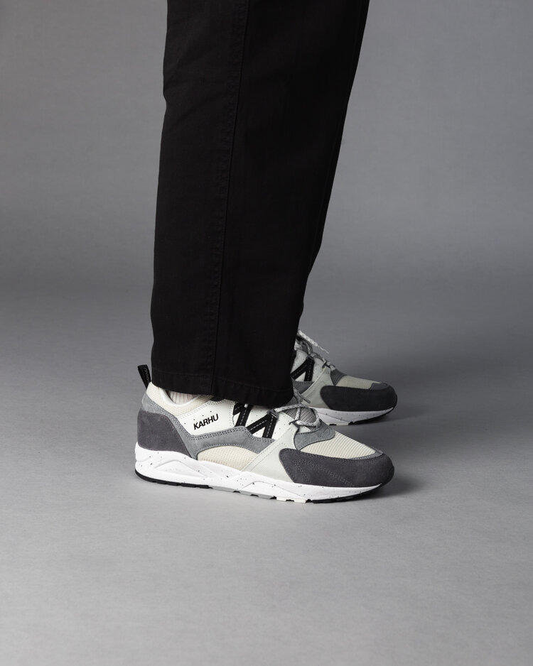 Karhu Fusion 2.0 'Limestone/Jet Black'
