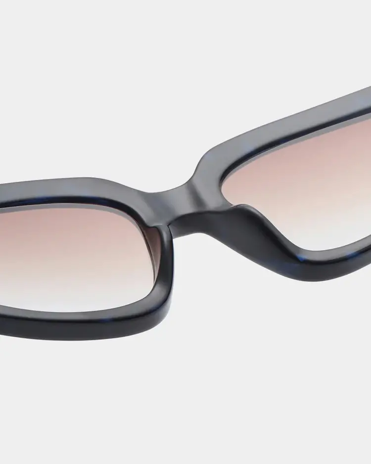 A.Kjaerbede Ella 'Demi Blue'