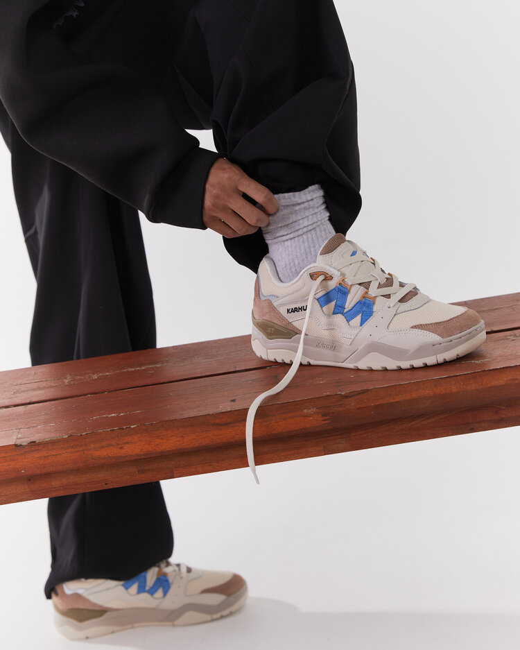 Karhu Fusion XT 'Warm Taupe / Azure Blue'