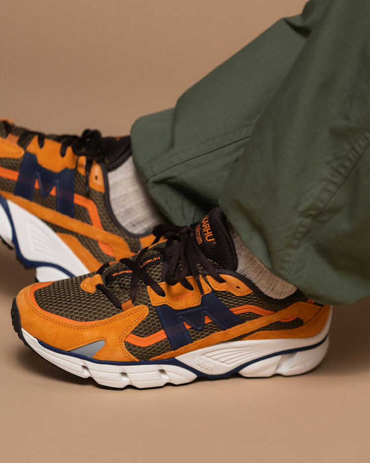 Karhu Super Fulcrum 'Nugget / Navy Peony'