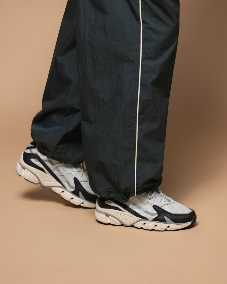 Karhu Super Fulcrum 'Jet Black / Dawn Blue'