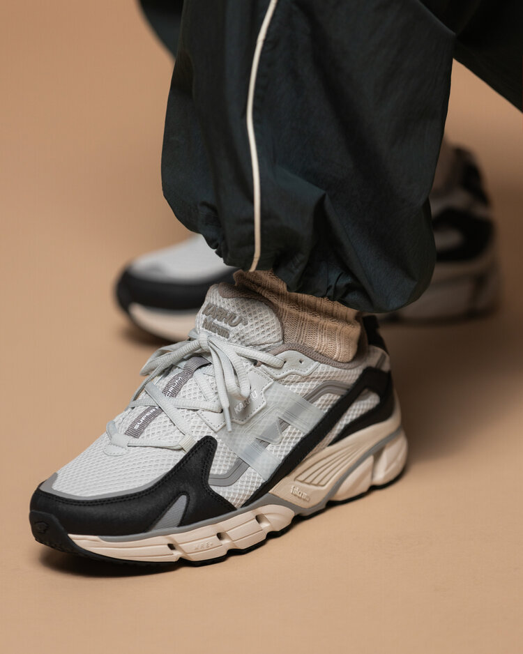 Karhu Super Fulcrum 'Jet Black / Dawn Blue'