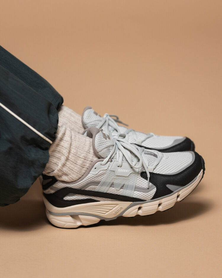 Karhu Super Fulcrum 'Jet Black / Dawn Blue'