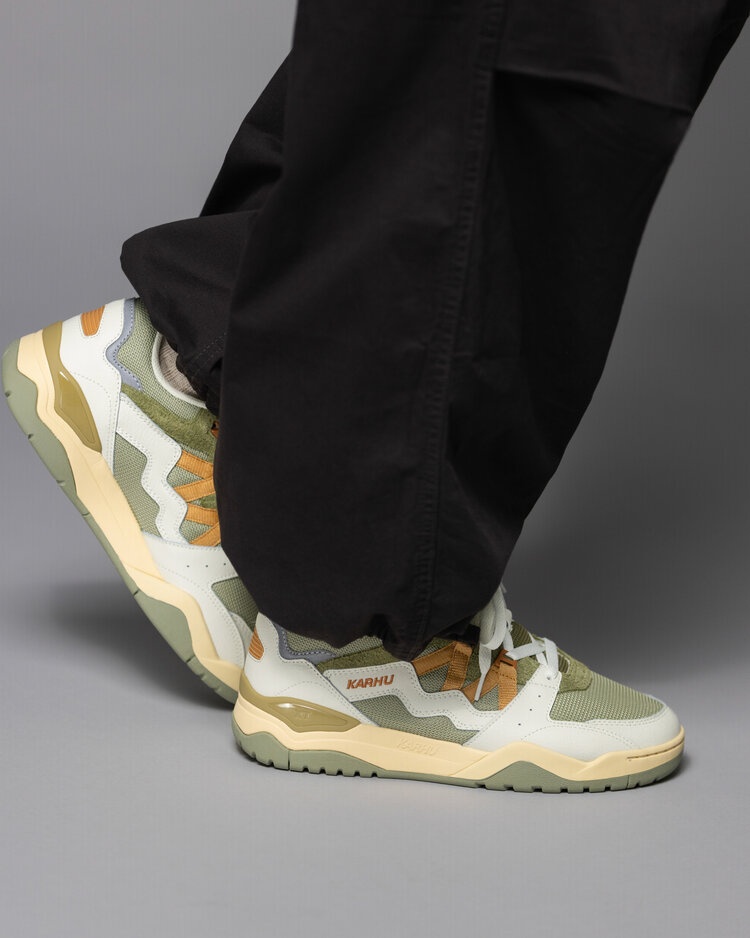 Karhu Fusion XT 'Icicle / Oak Buff'