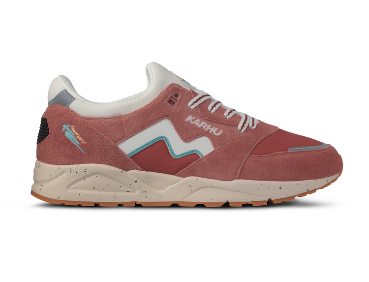 Karhu Aria 95 'Light Mahogany / White'