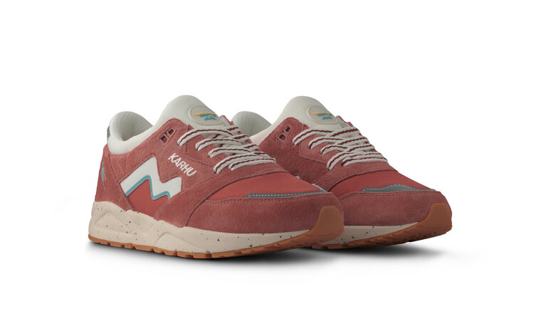 Karhu Aria 95 'Light Mahogany / White'