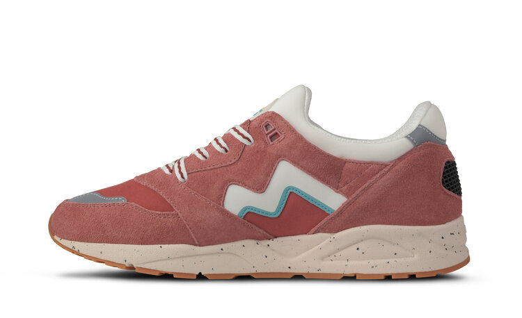 Karhu Aria 95 'Light Mahogany / White'