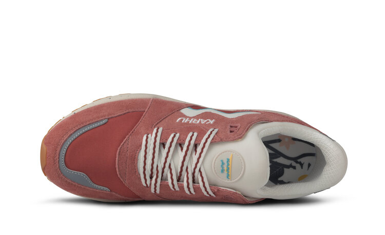 Karhu Aria 95 'Light Mahogany / White'